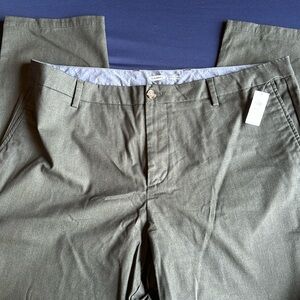 NEW WITH TAGS green dress pants Old Navy Athletic Taper built in flex 42 x 30